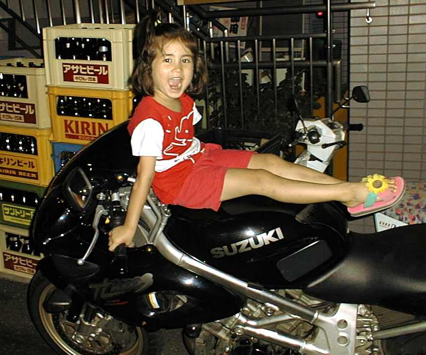 mizuki_back_c.jpg (69645 bytes)